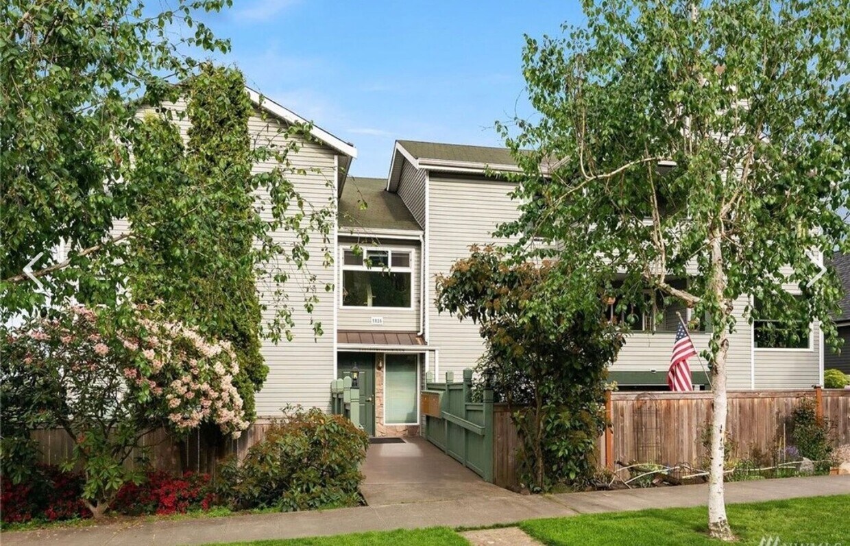 Updated, light flooded corner 1 bedroom 1 bath condo in Madison Valley - Updated, light flooded corner 1 bedroom 1 bath condo in Madison Valley