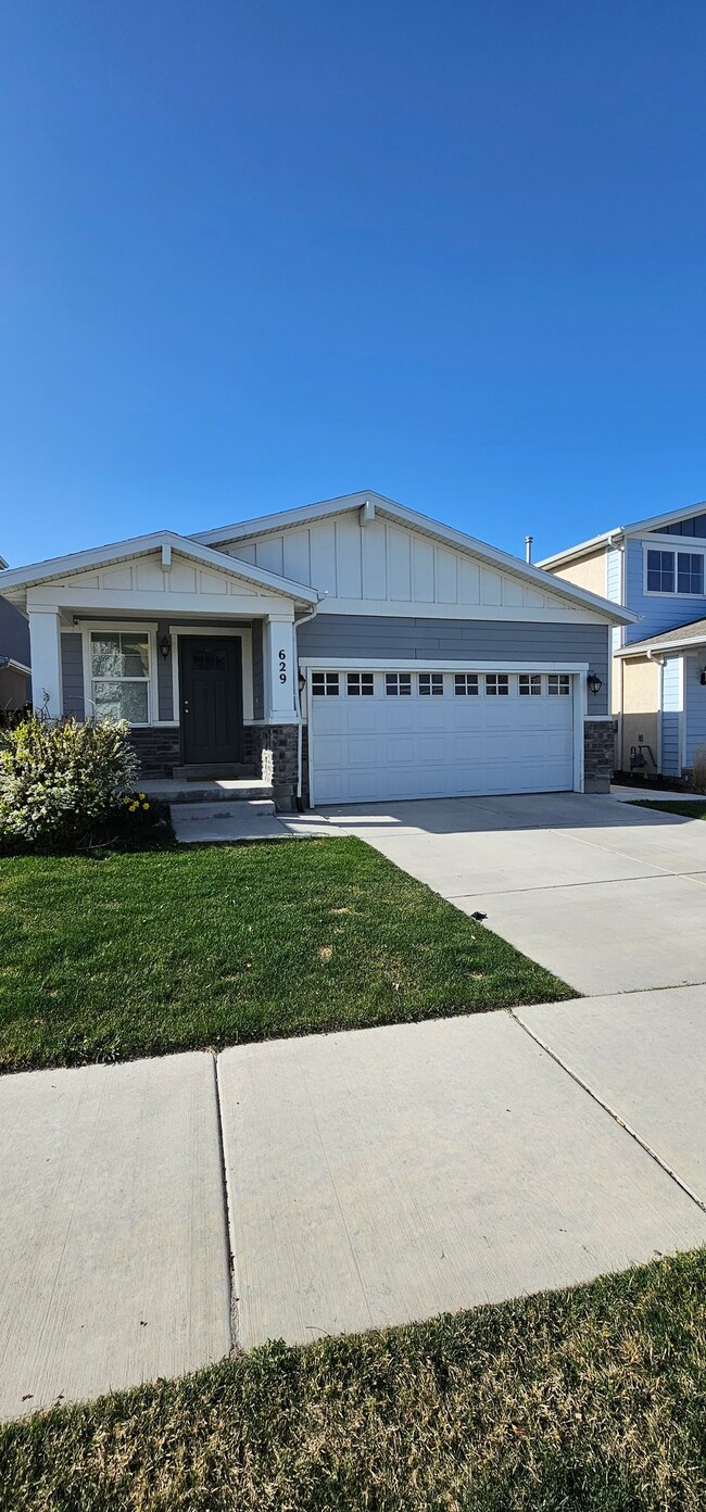 Photo - 629 W Life Dr (Bluffdale, UT) House