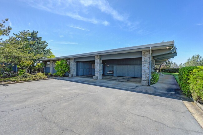 Foto del edificio - 1000 Grass Valley Hwy