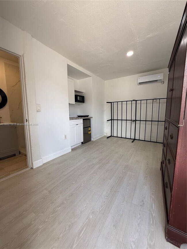 Foto del edificio - 2460 NW 61st St