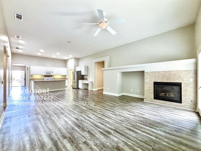 Building Photo - Beautiful 3-Bedroom Home with Fireplace an...