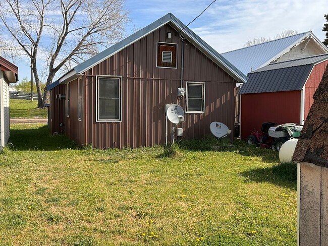 Building Photo - 1 Bed, 1 Bath house in Belt
