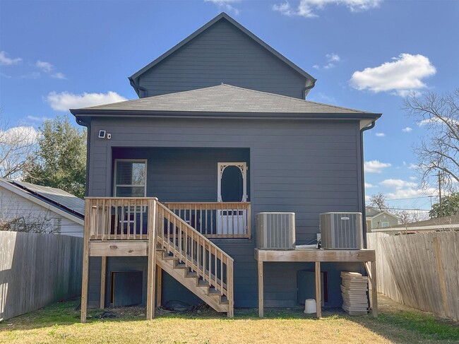 Building Photo - 3407 Sakowitz St