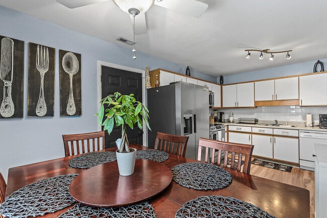 Foto del edificio - 3107 Gaitway Ct