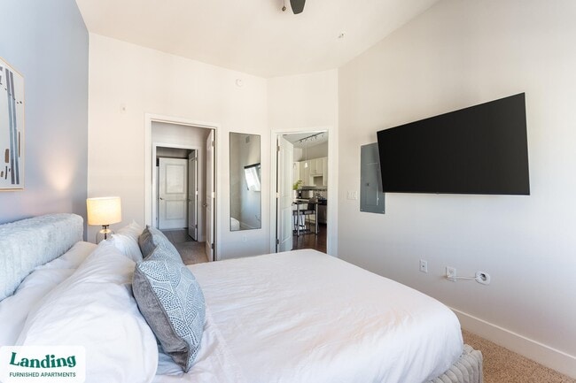 Building Photo - 480 N Orange Ave