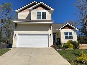 Building Photo - 29 Woodbridge Park Dr