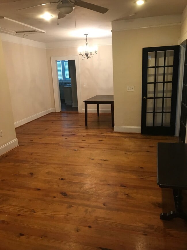 Building Photo - 823 Heidt St