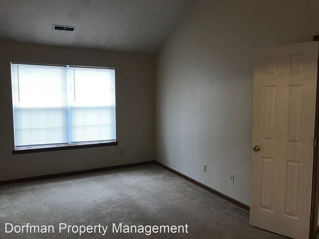 Building Photo - 2 br, 2 bath House - 9636 PINE RIDGE EAST DR