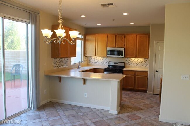 Building Photo - 4 br, 3 bath House - 6057 Hilton Head Ln