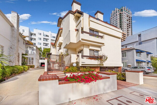 Foto del edificio - 10611 Ashton Ave