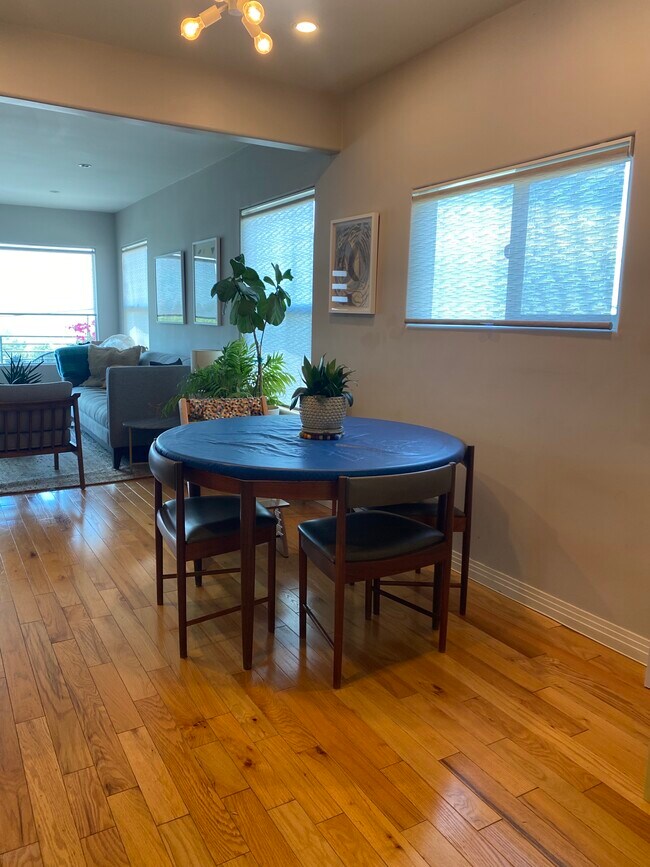 Foto del edificio - 1067 N Bonnie Beach Pl