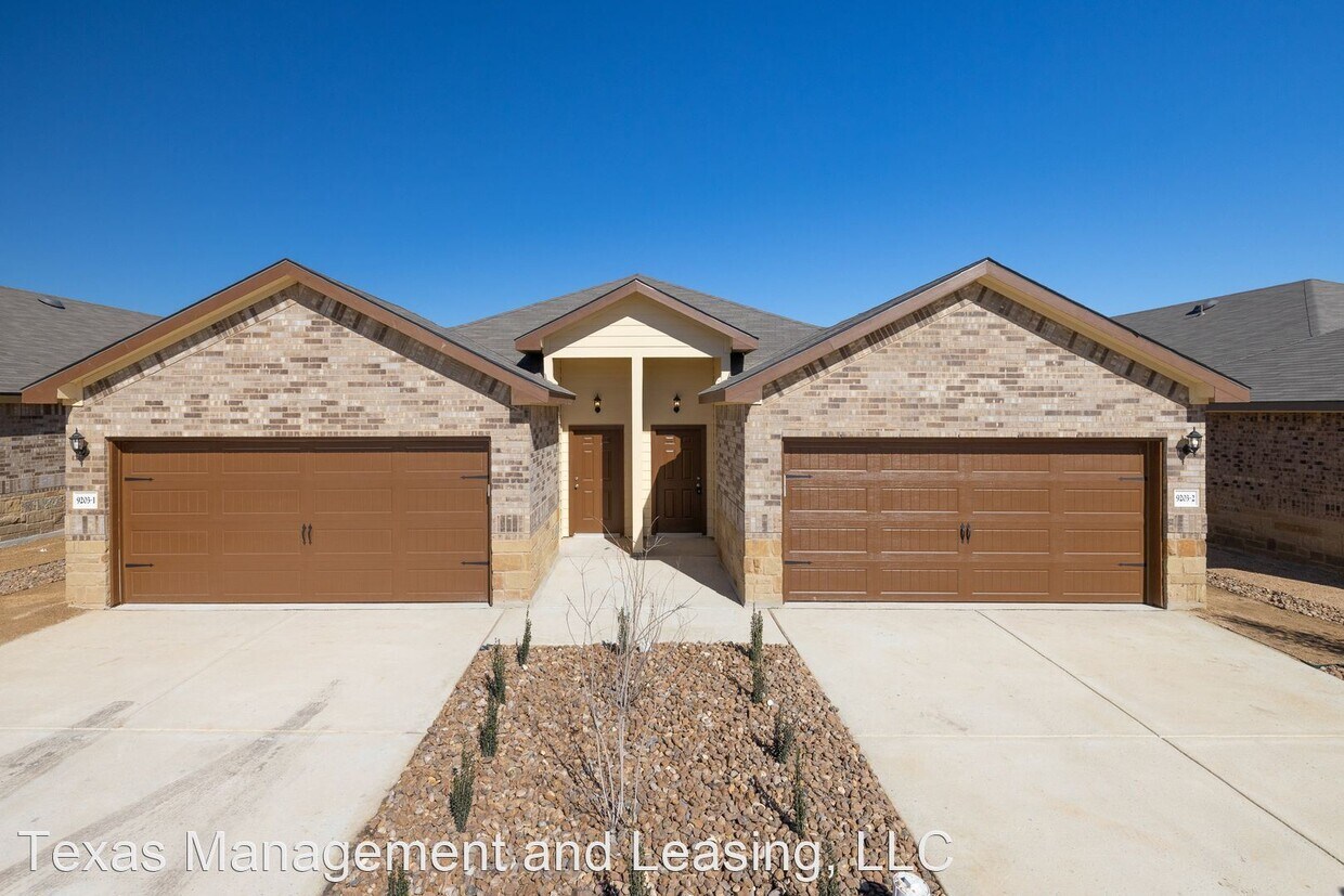 Primary Photo - 3 br, 2 bath House - 9203-2 Canyon Bend