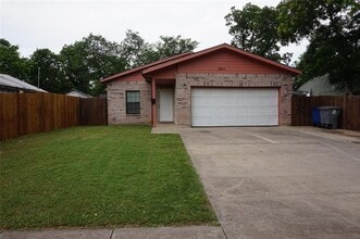 Building Photo - 2611 Fernwood Ave