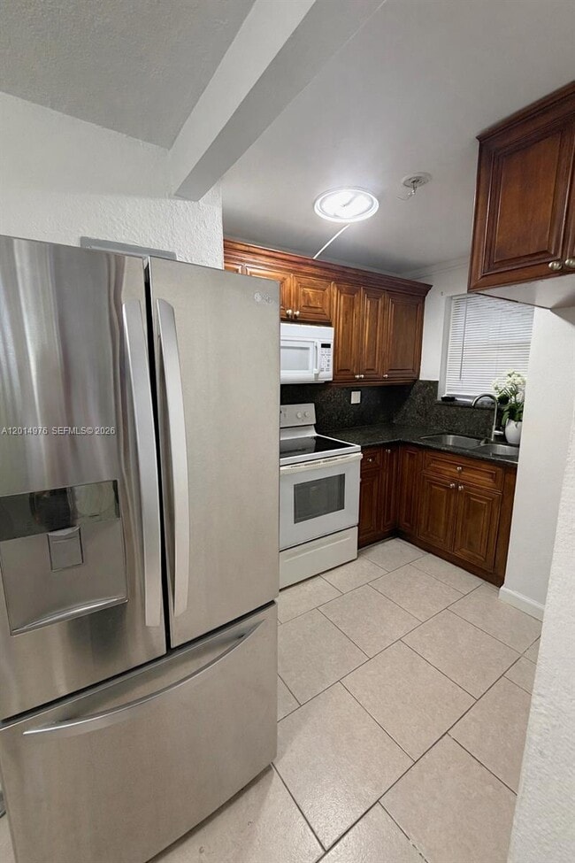 Building Photo - 310 Fontainebleau Blvd