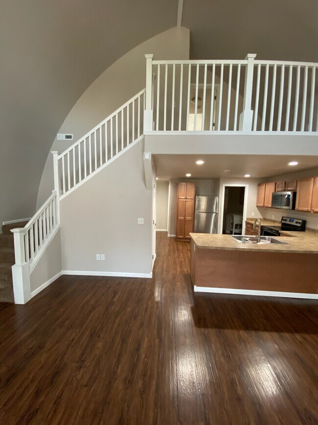 Foto del edificio - 135 Hemlock Dr