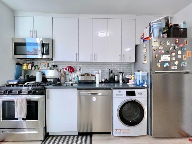 Foto del edificio - 379 Monmouth St