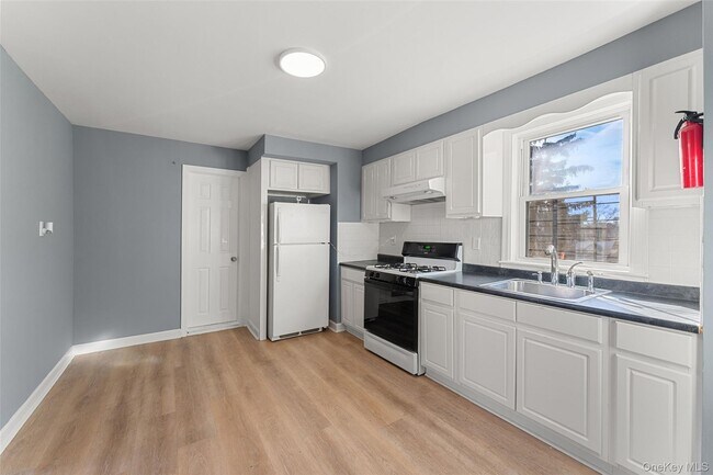 Foto del edificio - 234 Edwards Pl