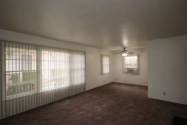 Foto del edificio - 1299 E Washington Blvd