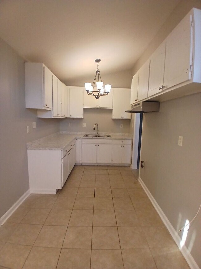 Building Photo - Newly Rehabbed 4 Bedroom 1.5 Bath | Whiteh...
