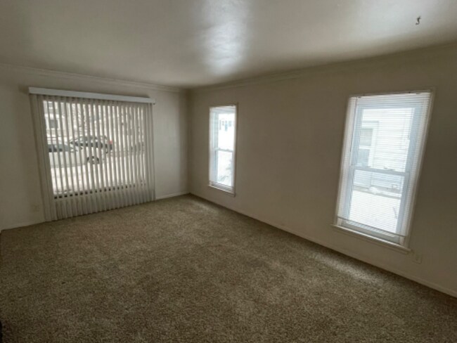 Building Photo - 2464 S 64th St
