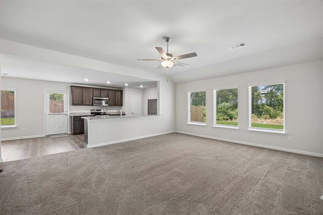 Foto del edificio - 6307 Rain Lily Dr
