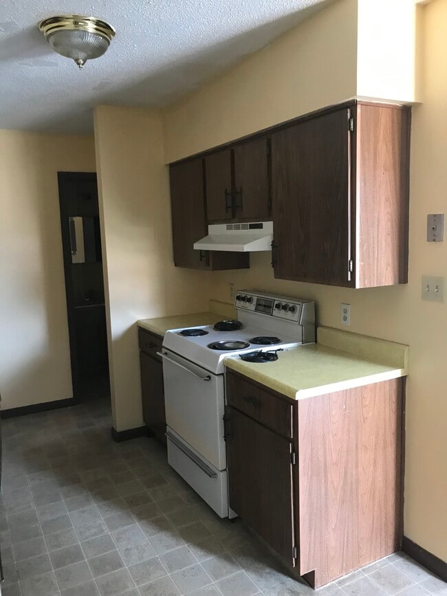 Building Photo - Parkway Village Apartments