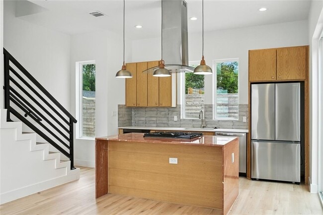 Building Photo - 106 W Croslin St