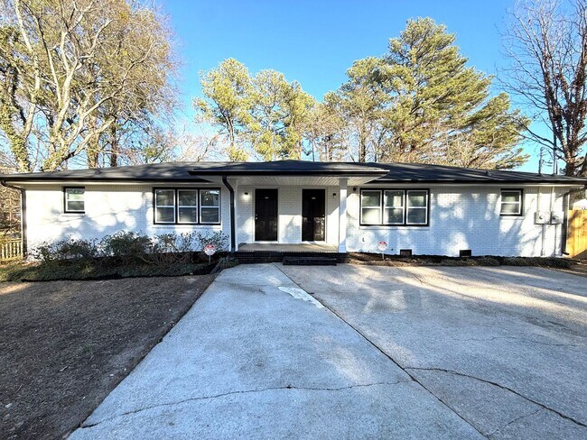 Building Photo - RENOVATED DUPLEX!