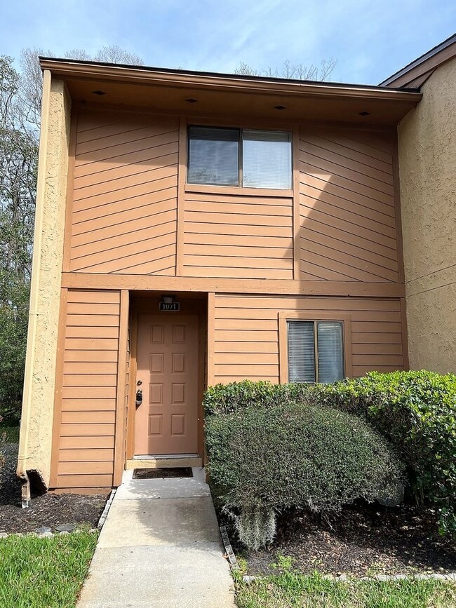 Building Photo - 85 Debarry Ave