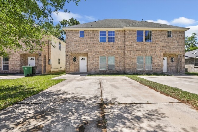 Building Photo - 10445 Wicklowe St