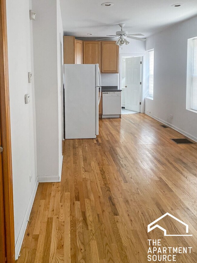 Foto del edificio - 2315 N Southport Ave