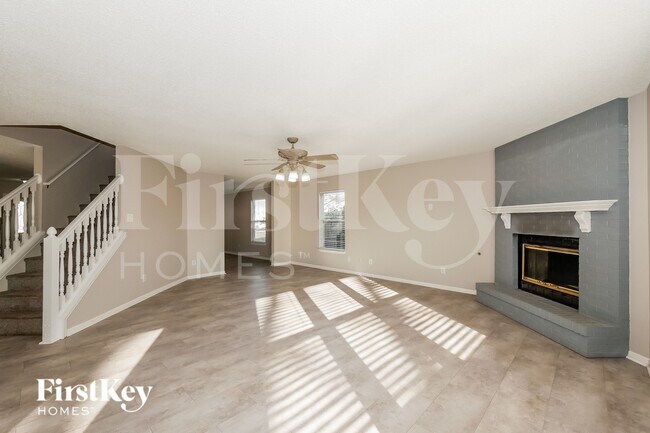 Foto del edificio - 6845 Woodland Heights Dr
