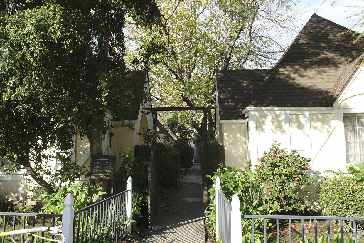 Building Photo - 2507 Griffith Park Blvd