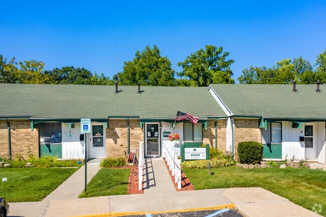 Oak Tree Village Apartments Mount Pleasant Mi Apartments Com
