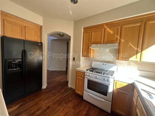 Building Photo - 1058 Twin Creeks Dr