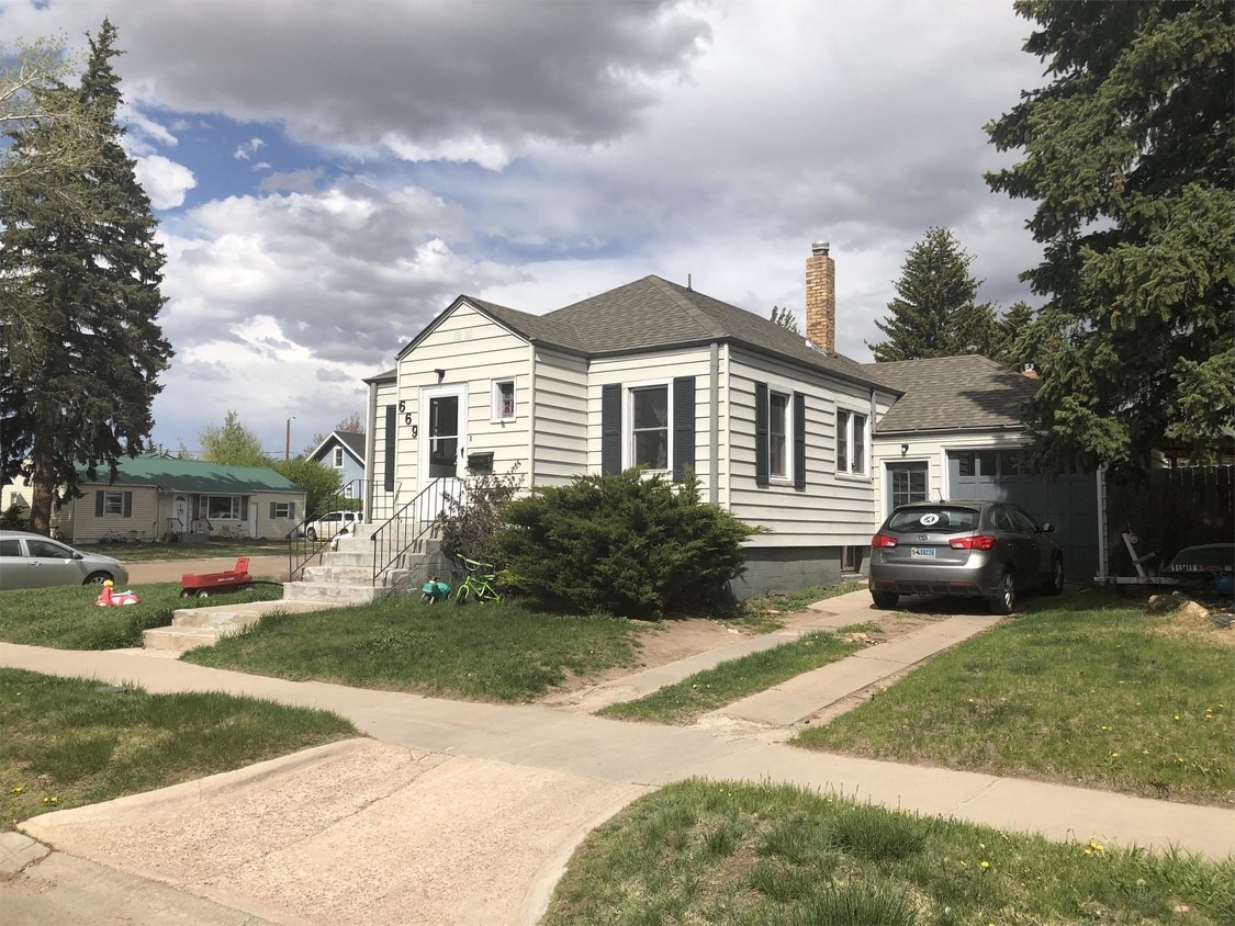 669 N 10th St, Laramie, WY 82072 Townhome Rentals in Laramie WY
