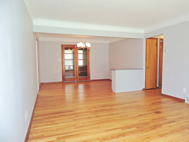 Foto del edificio - 3 Bed - 1 Bath Ranch for Rent in Richmond Heights!