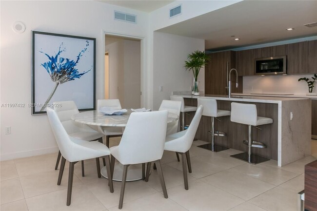 Foto del edificio - 401 N Birch Rd