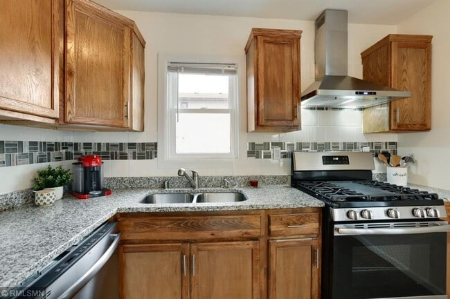 Building Photo - Perfect 4 bedroom count Home in Columbia H...