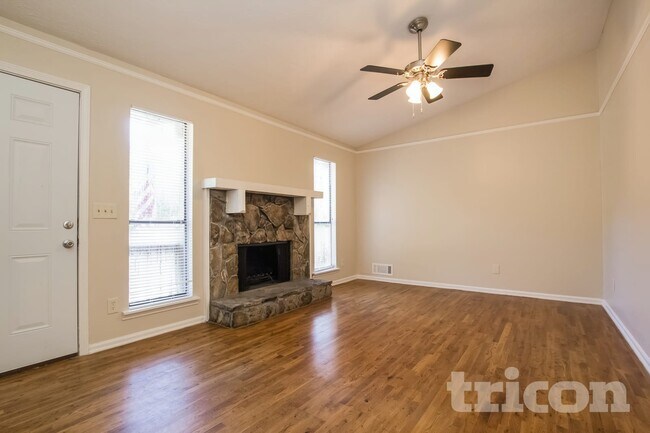 Foto del edificio - 4063 Tanglewood Rd