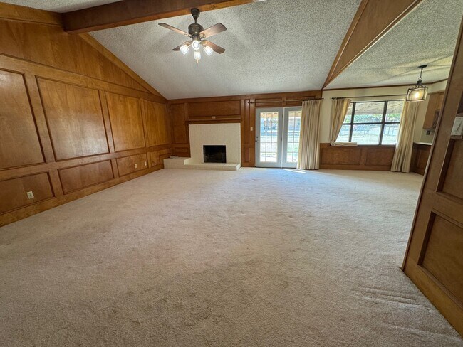 Foto del edificio - 1364 N Dale Ave