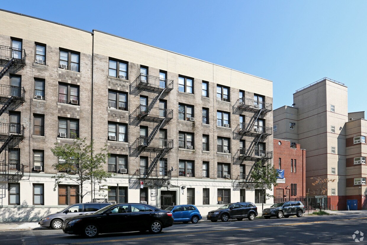 Primary Photo - 4640 Broadway