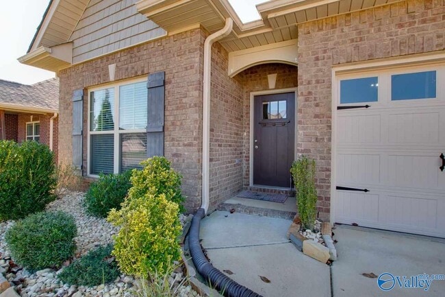 Building Photo - 7206 Lathan Dr SE