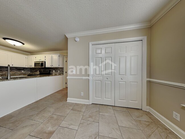 Foto del edificio - 409 Roberts Way