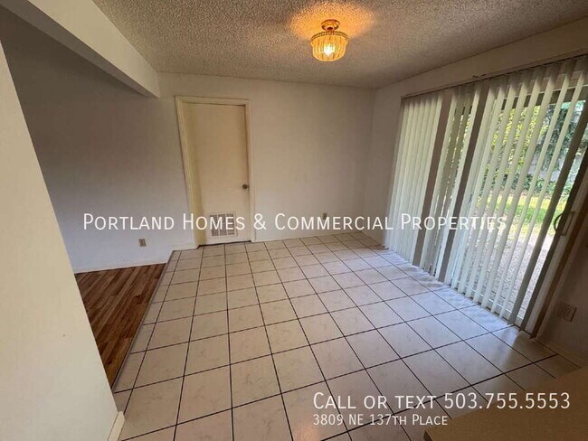 Building Photo - 3809 NE 137th Pl