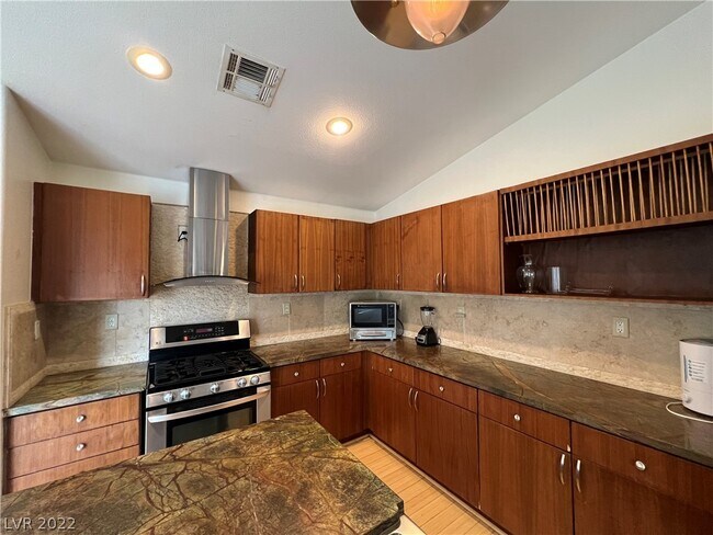 Foto del edificio - 7630 Stetson Bluff Ave