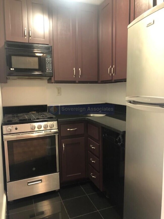 Building Photo - 126 West 82nd Street
