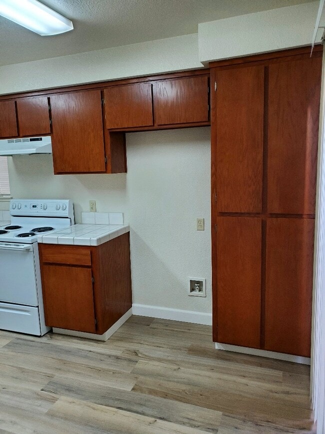 kitchen - New Century Townhomes