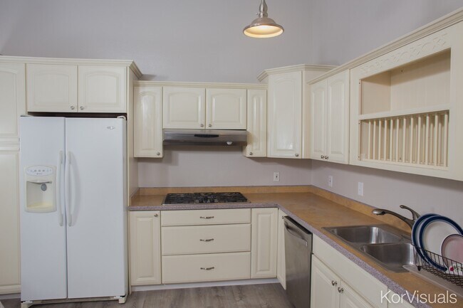 Building Photo - 1300 North Hickory Street, Unit 4 - Hickory