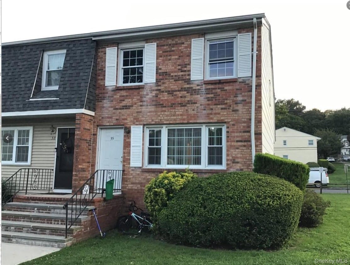 Primary Photo - 55 Gladys Dr